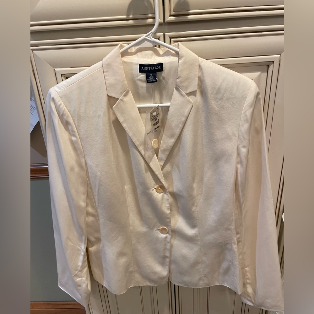 NWT 100% Silk Ann Taylor Cream Jacket size 10